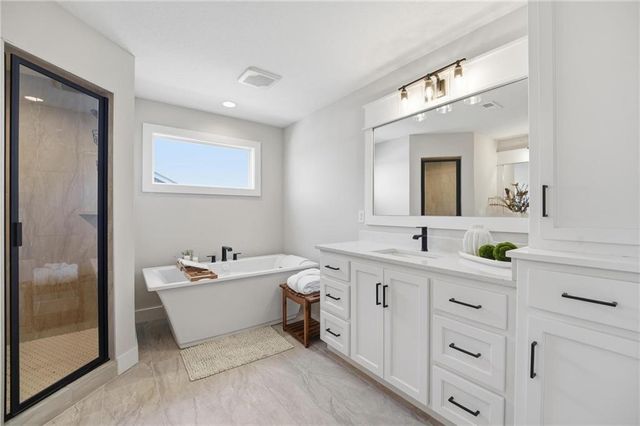 1505 SW Arbormill Terrace, Lee's Summit, MO 64082