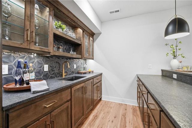 1505 SW Arbormill Terrace, Lee's Summit, MO 64082
