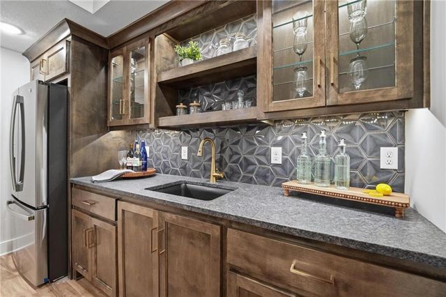 1505 SW Arbormill Terrace, Lee's Summit, MO 64082