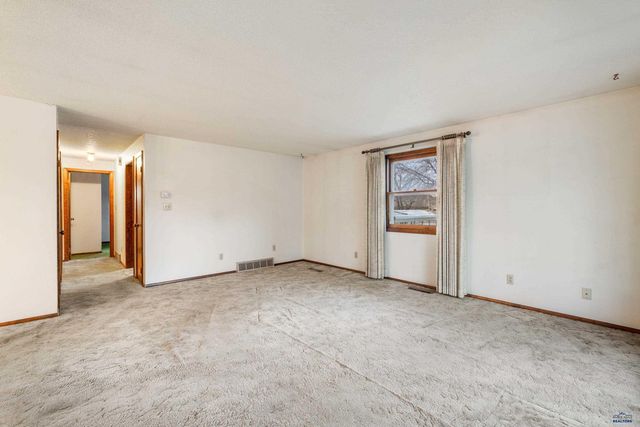 109 E PHILADELPHIA, Rapid City, SD 57701