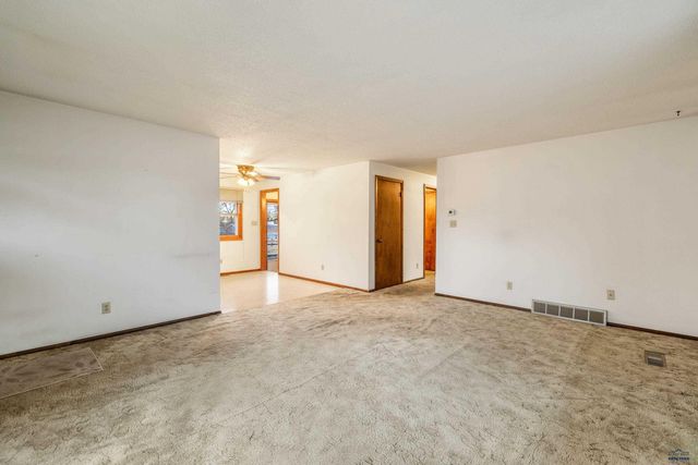 109 E PHILADELPHIA, Rapid City, SD 57701