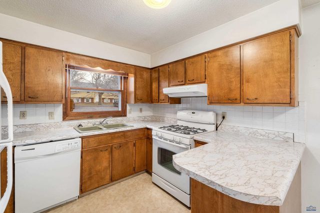 109 E PHILADELPHIA, Rapid City, SD 57701