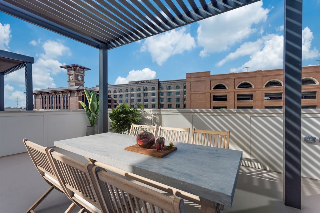 218 E Dallas Road 102, Grapevine, TX 76051
