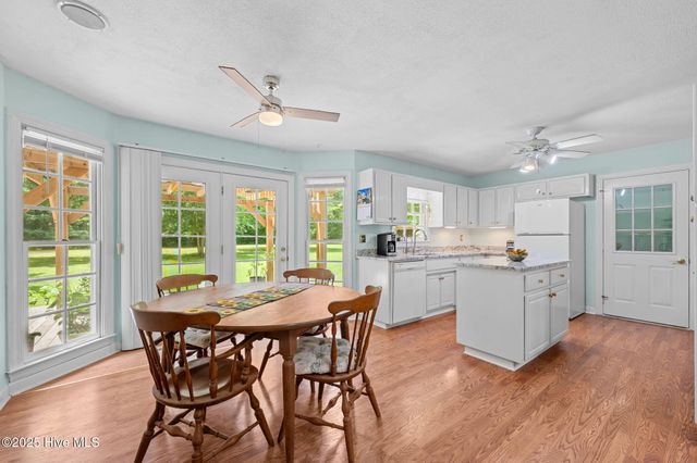 412 Trent Farm Road, New Bern, NC 28562