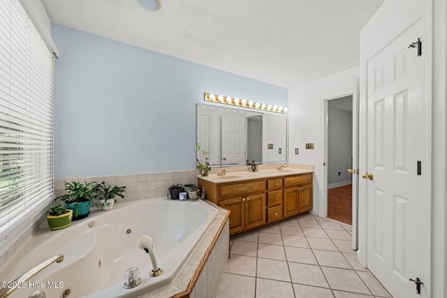 412 Trent Farm Road, New Bern, NC 28562