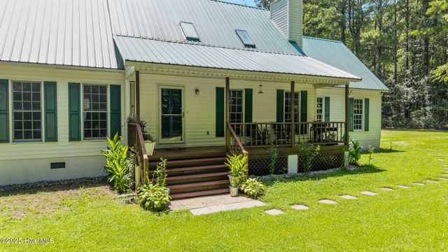 412 Trent Farm Road, New Bern, NC 28562
