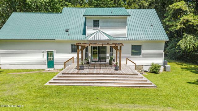412 Trent Farm Road, New Bern, NC 28562