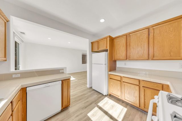 2373 Coffeeberry Rd, West Sacramento, CA 95691