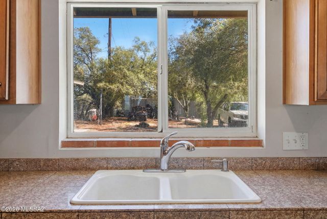725 S Gollob Road, Tucson, AZ 85710