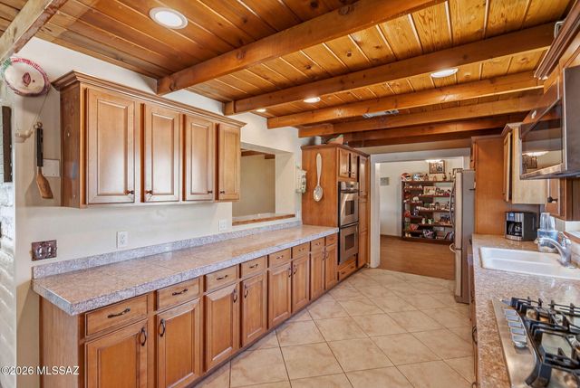 725 S Gollob Road, Tucson, AZ 85710