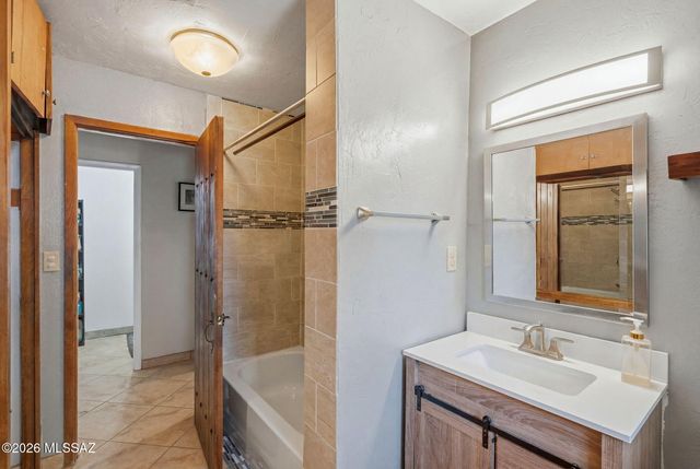 725 S Gollob Road, Tucson, AZ 85710