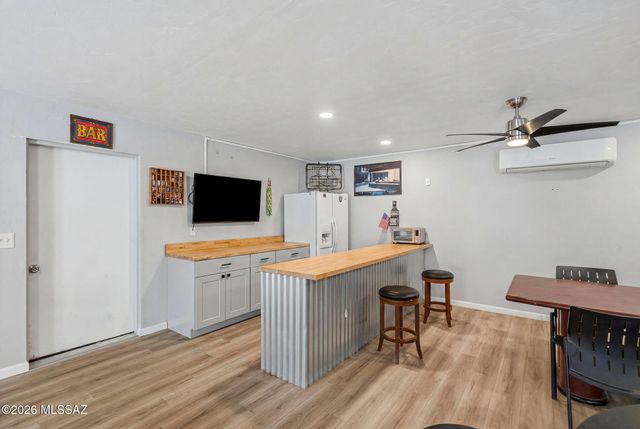725 S Gollob Road, Tucson, AZ 85710