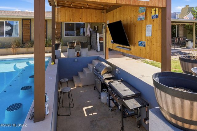 725 S Gollob Road, Tucson, AZ 85710