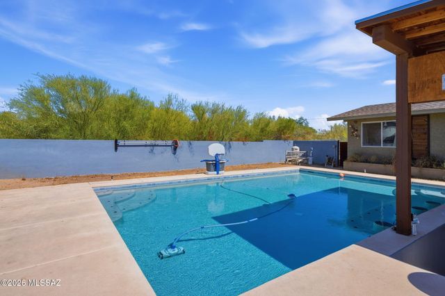 725 S Gollob Road, Tucson, AZ 85710