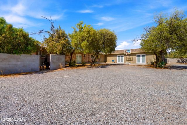 725 S Gollob Road, Tucson, AZ 85710