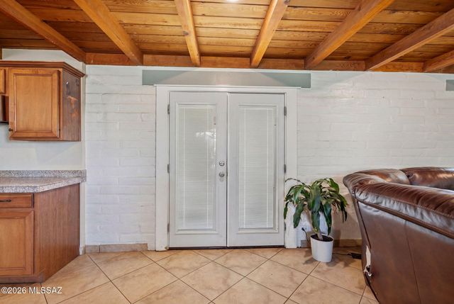 725 S Gollob Road, Tucson, AZ 85710