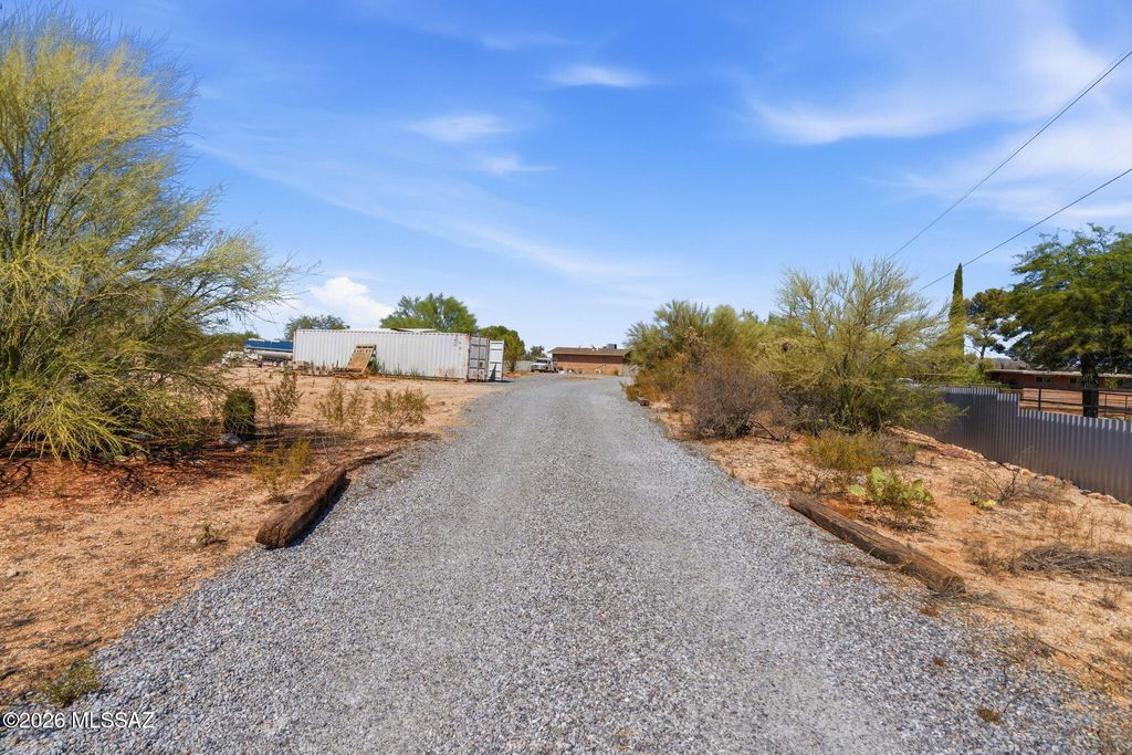 725 S Gollob Road, Tucson, AZ 85710