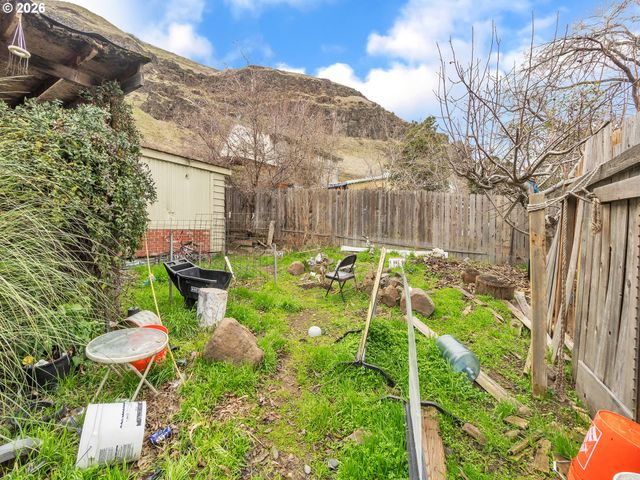 78 MAIN St, Wishram, WA 98673