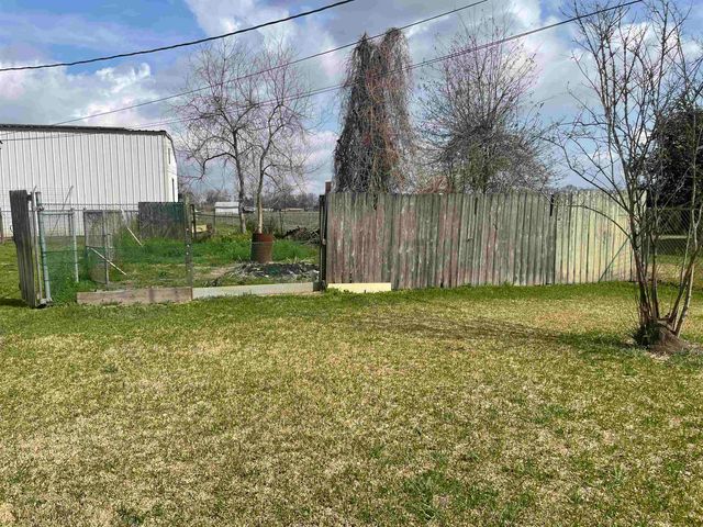 109 Frank Ln, Belle Rose, LA 70341