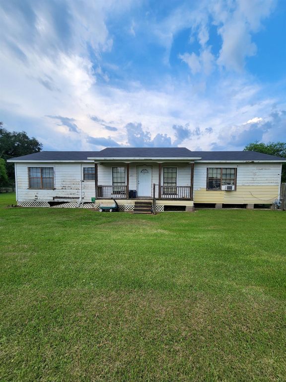 109 Frank Ln, Belle Rose, LA 70341