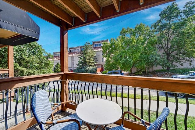 1114 W 46TH Street 2, Kansas City, MO 64111