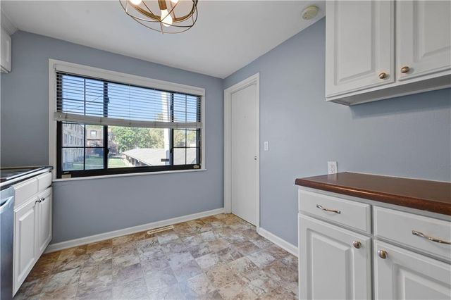 1114 W 46TH Street 2, Kansas City, MO 64111