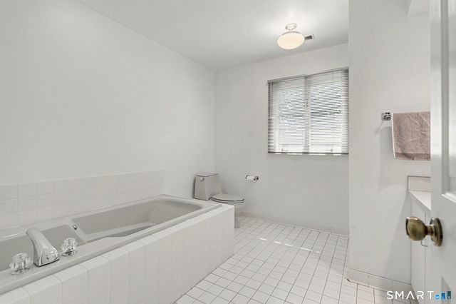 15 Wedgewood Road, Trumbull, CT 06611