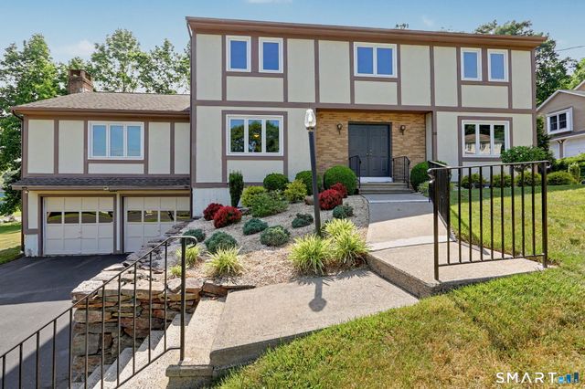 15 Wedgewood Road, Trumbull, CT 06611