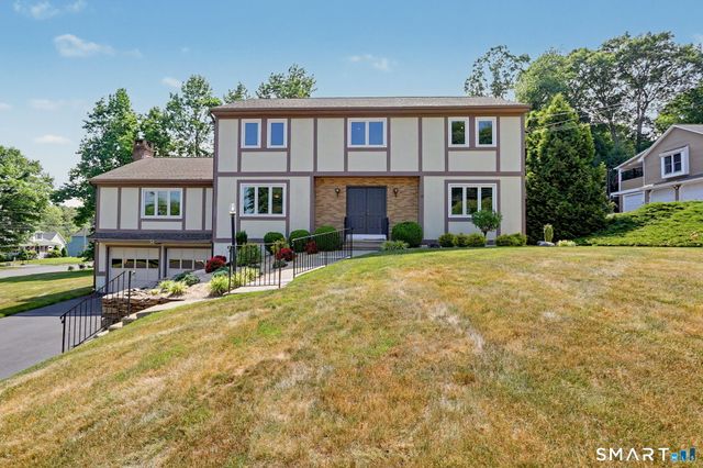 15 Wedgewood Road, Trumbull, CT 06611