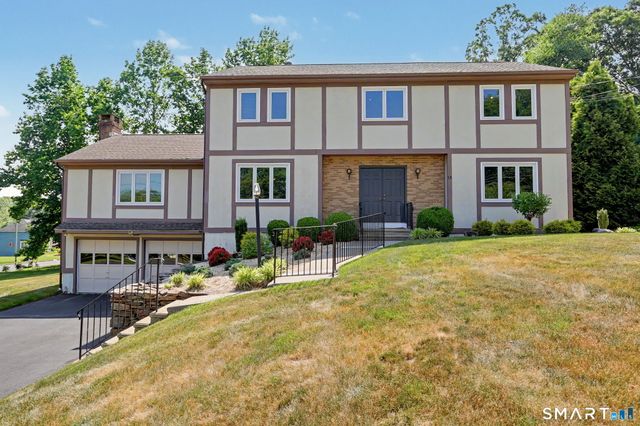 15 Wedgewood Road, Trumbull, CT 06611