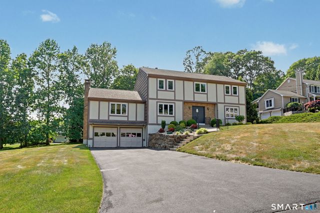 15 Wedgewood Road, Trumbull, CT 06611