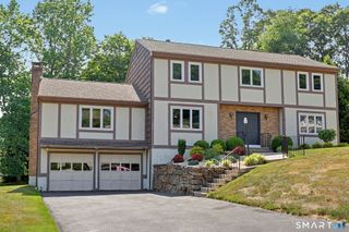 15 Wedgewood Road, Trumbull, CT 06611