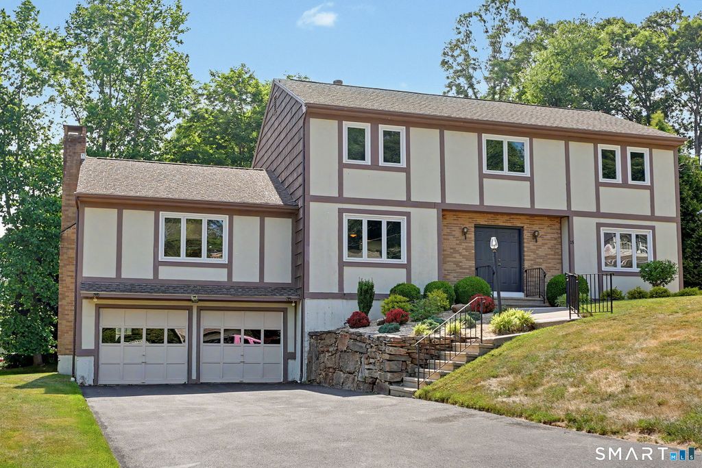 15 Wedgewood Road, Trumbull, CT 06611