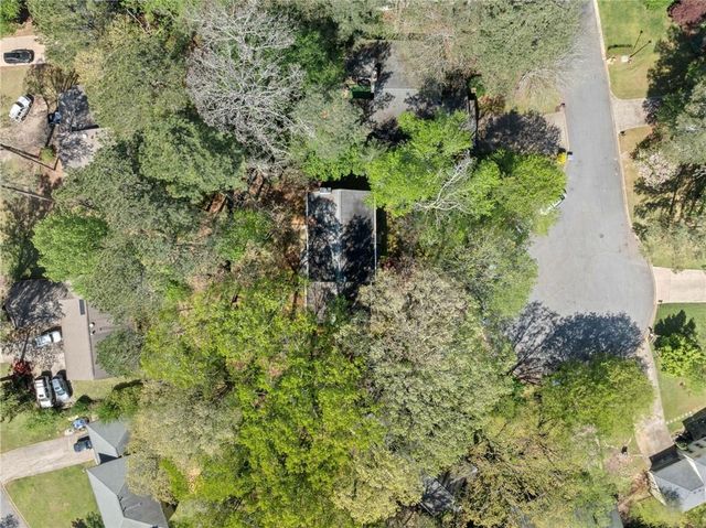 985 Lake Haven Court, Roswell, GA 30076