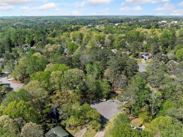 985 Lake Haven Court, Roswell, GA 30076