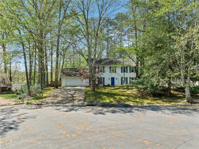 985 Lake Haven Court, Roswell, GA 30076