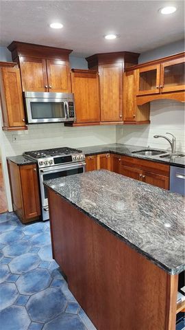 985 Lake Haven Court, Roswell, GA 30076