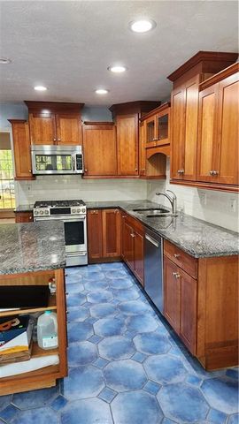985 Lake Haven Court, Roswell, GA 30076