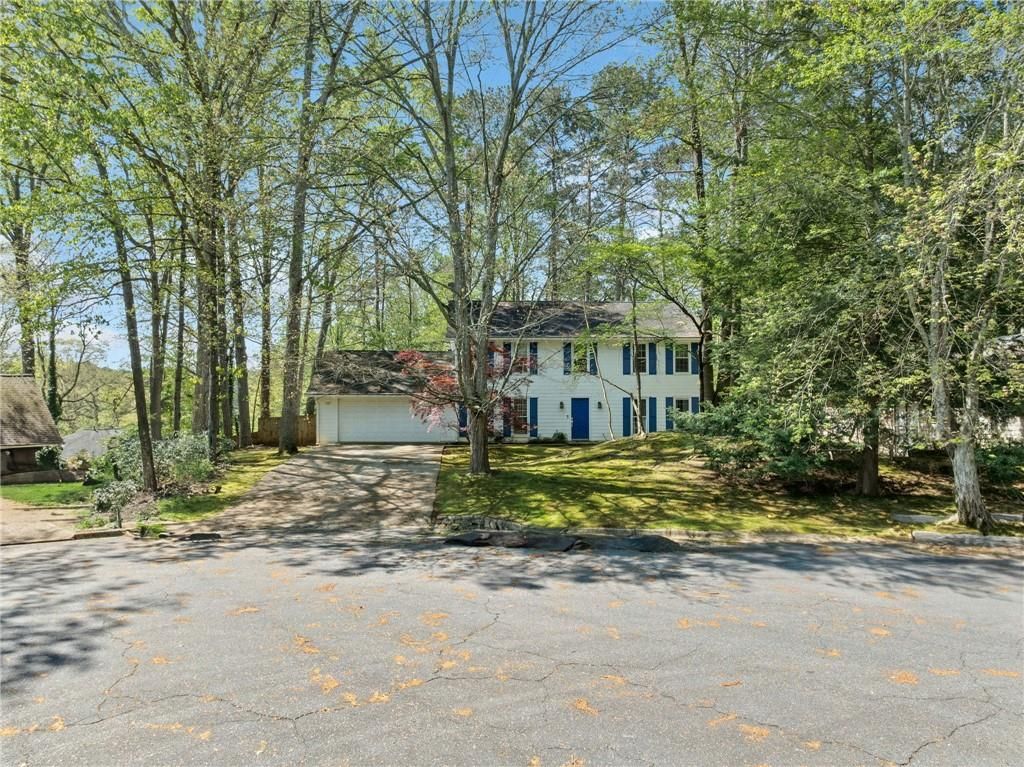 985 Lake Haven Court, Roswell, GA 30076