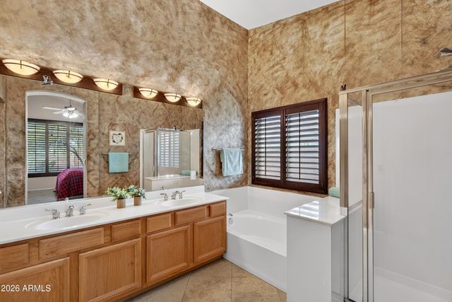 984 S WESTERN SKIES Drive, Gilbert, AZ 85296