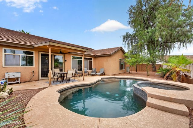 984 S WESTERN SKIES Drive, Gilbert, AZ 85296