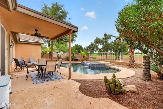 984 S WESTERN SKIES Drive, Gilbert, AZ 85296