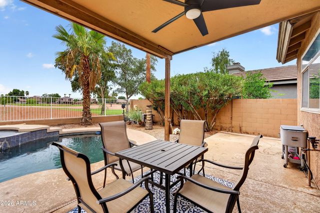 984 S WESTERN SKIES Drive, Gilbert, AZ 85296