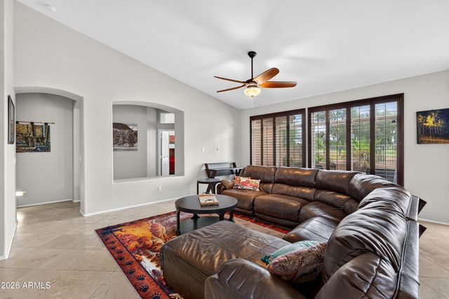 984 S WESTERN SKIES Drive, Gilbert, AZ 85296