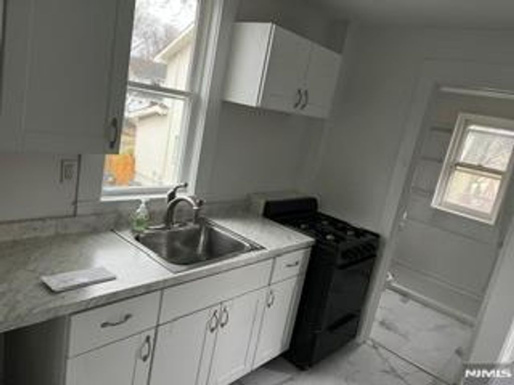 166 Rochelle 2, Rochelle Park, NJ 07652