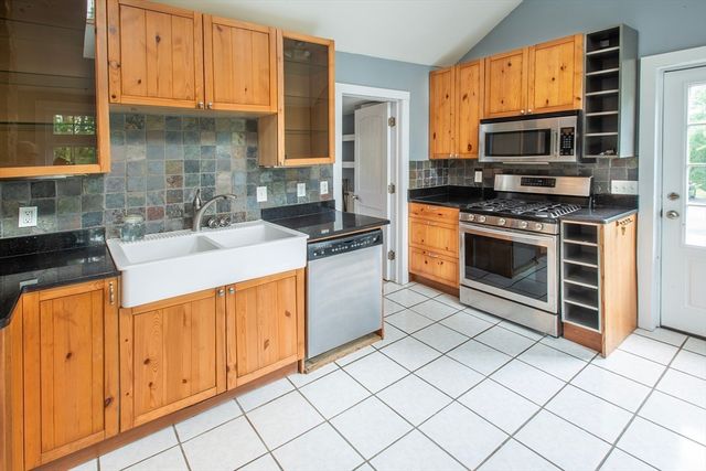 383 Westhampton Rd, Northampton, MA 01062