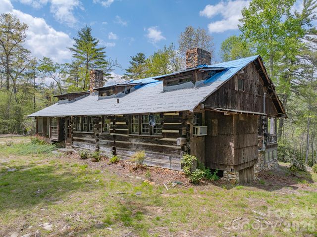 1971 Swiss Pine Lake Drive, Spruce Pine, NC 28777