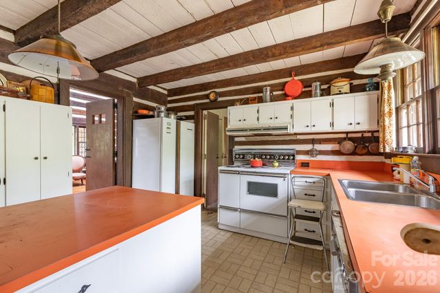 1971 Swiss Pine Lake Drive, Spruce Pine, NC 28777