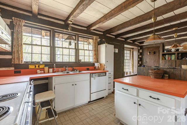 1971 Swiss Pine Lake Drive, Spruce Pine, NC 28777