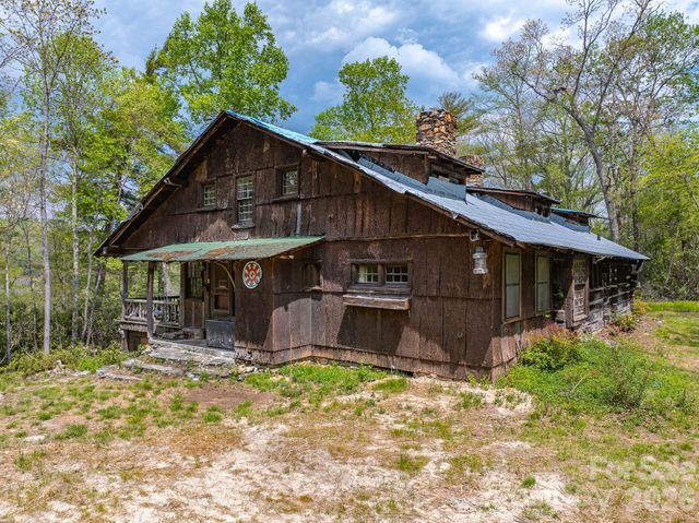 1971 Swiss Pine Lake Drive, Spruce Pine, NC 28777